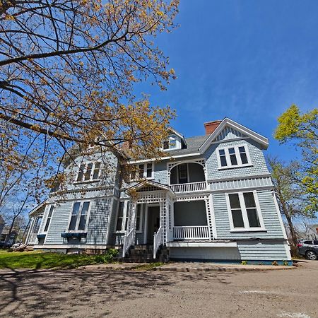 לינה וארוחת בוקר שרלוט טאון Andy'S Blue House מראה חיצוני תמונה